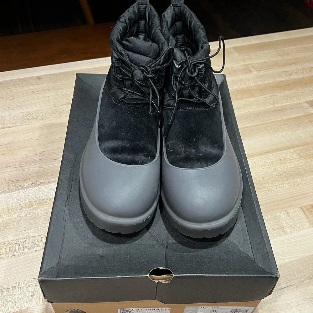 UGG‎ Classic Mini Lace-up Weather Black Suede Sheepskin Boot Size US 11 Men